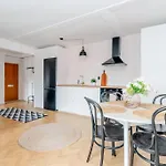 Apartman Viihtyisae Kaksio Keskuskentaen Vieressae