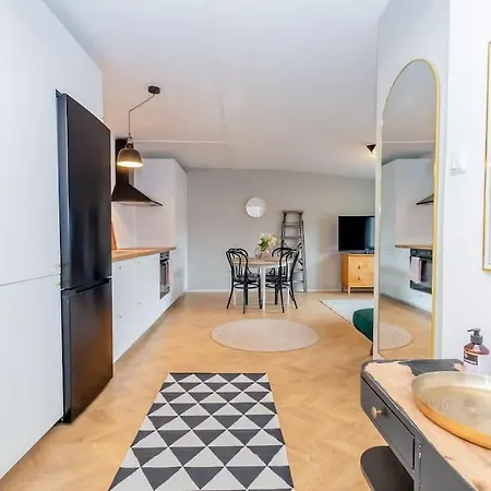 Viihtyisae Kaksio Keskuskentaen Vieressae Apartament *